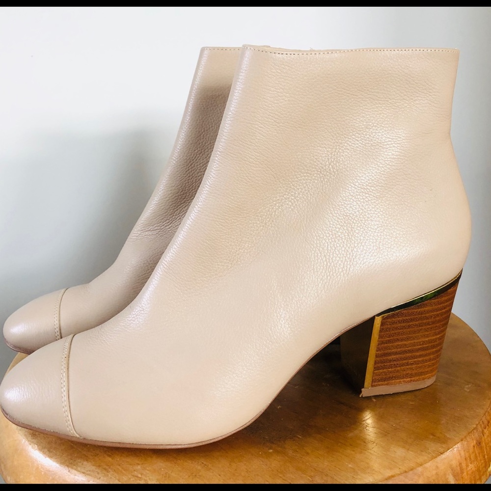 Calvin Klein Size 10 Taupe Leather Bootie